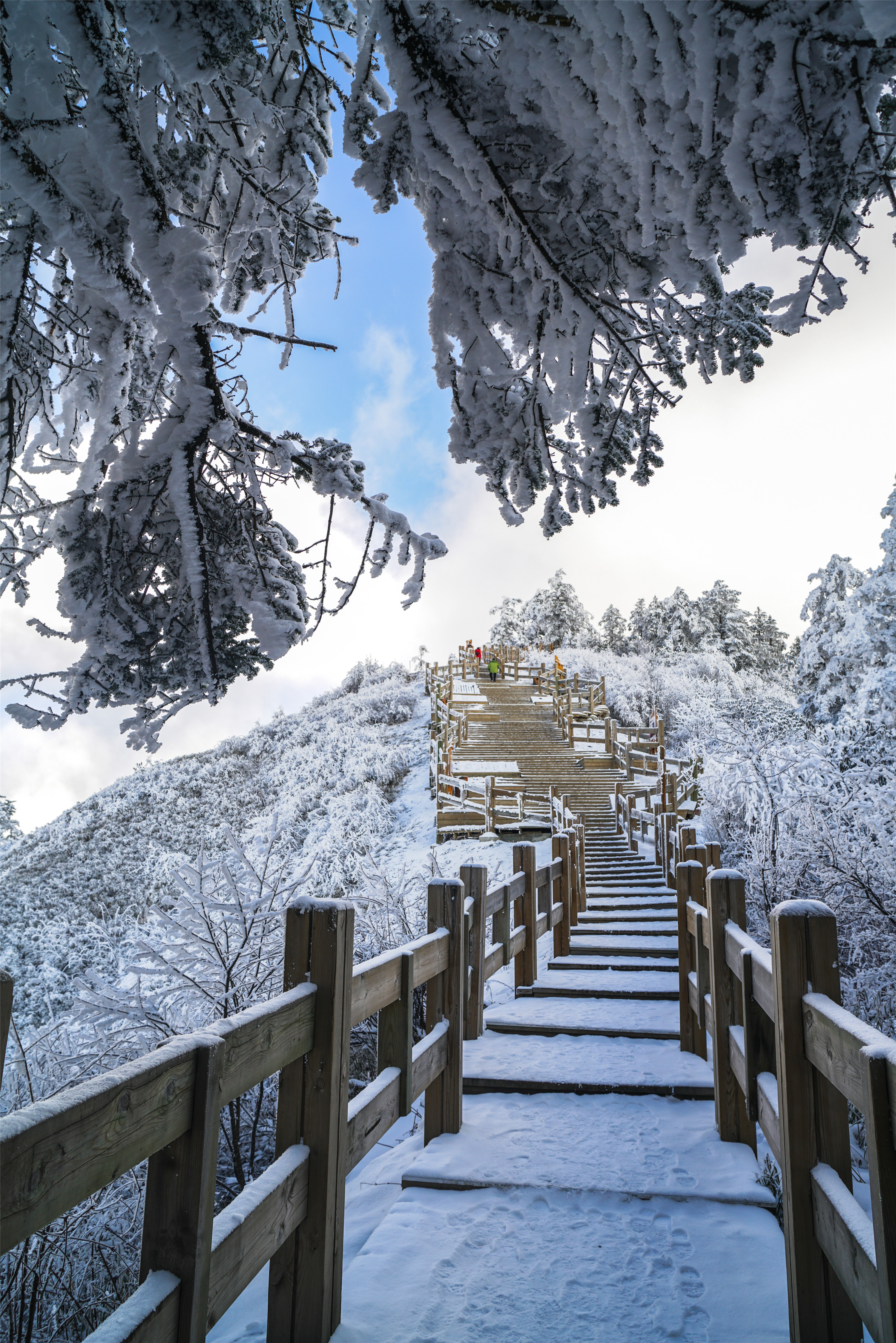 西岭雪山微创新大动作索道排队也能玩狂欢