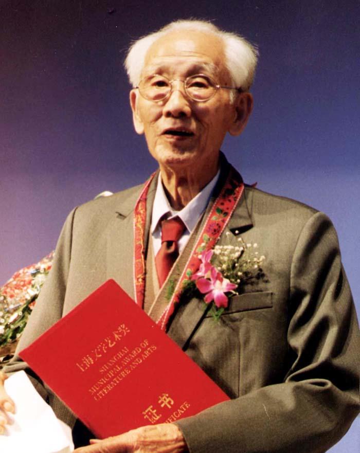 1998年4月22日,贺绿汀获上海文学艺术大奖. 金定根摄(资料照片)