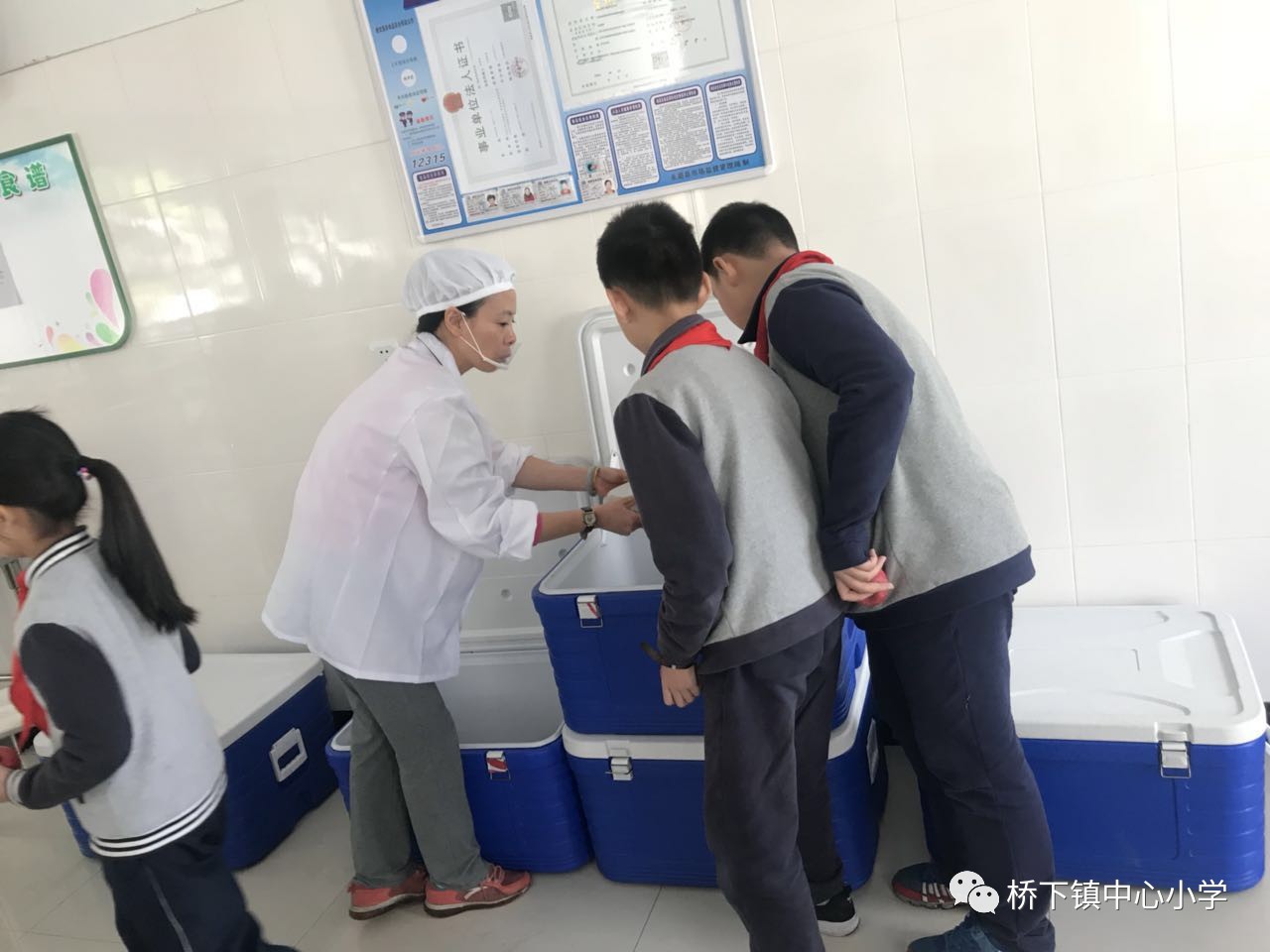 欢迎光临小食堂桥下镇中心小学学生食堂小记