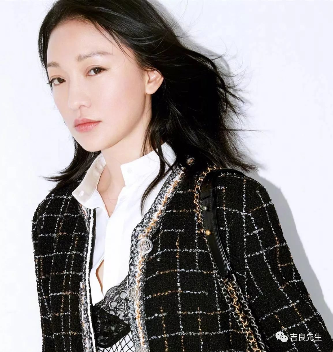 众所周知周迅一向对香奈儿传承经典,倾注了无数创意心血,摩登又从不