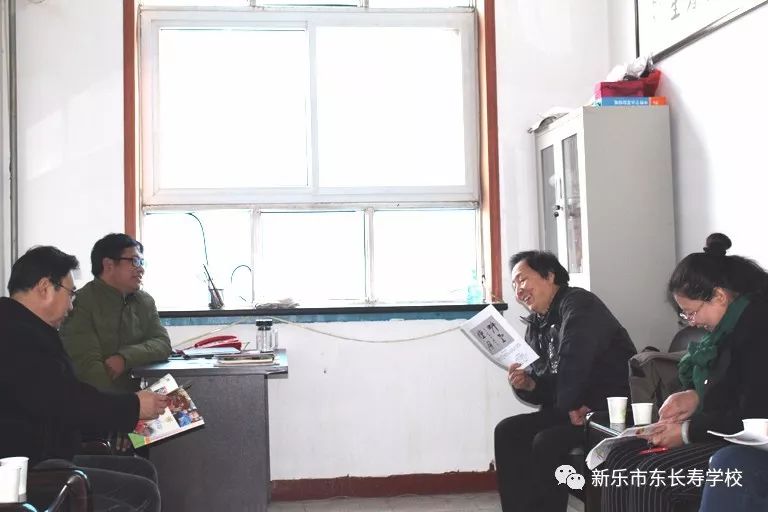 百年征程再奏华章河北教育初中生周报到新乐市东长寿学校参观采访