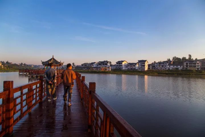 新评定的贵州省甲级乡村旅游村寨中,黔西县林泉镇海子村,洪水镇解放村