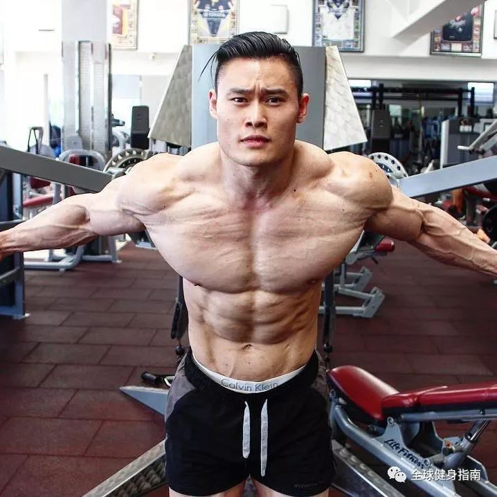 华裔男子健身10年终夺冠！黄种人“不打药“真能练到这么大？！