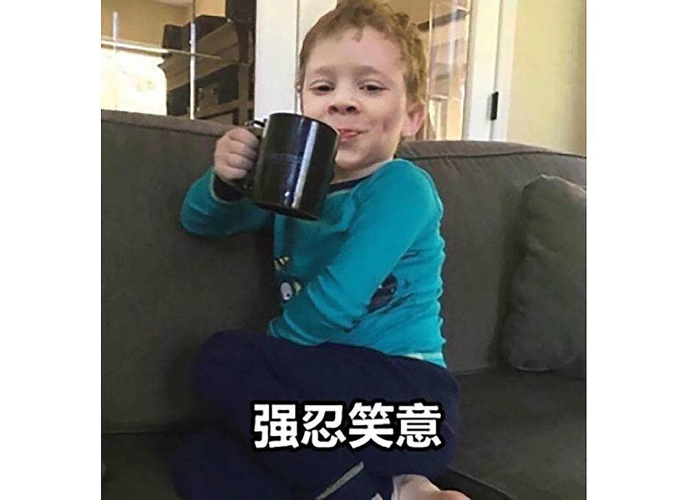 这是 尴尬又不失礼貌的微笑 ▼ 这是 强忍笑意 ▼ 不久前还被模特公司