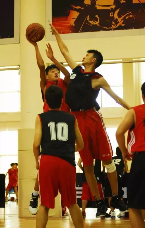 东莞nba篮球学校首批学子加盟cba北控队,昨日首次首发