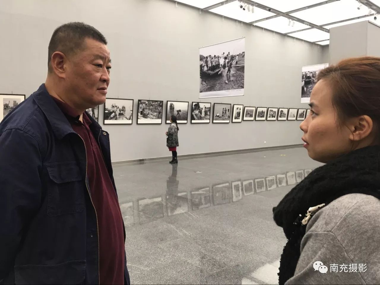 我的嘉陵江杨麾摄影作品成都汇报展准备就序