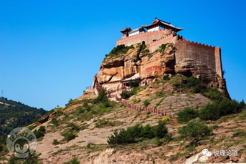在陕西延安,距离志丹县城南28公里处的永宁山,有一处峭崖绝壁上的古寨