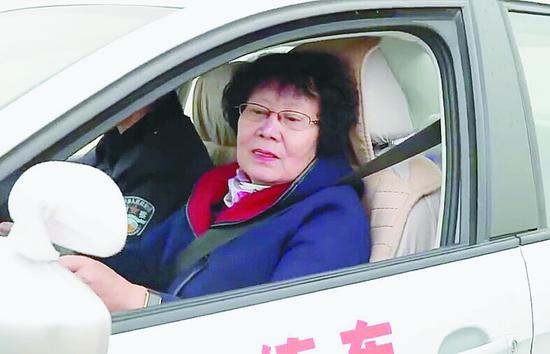 王大娘正在练车 本人提供