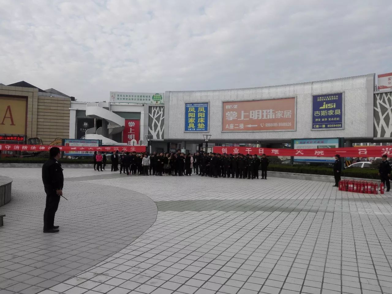 【光彩重磅】泰安光彩大市场119消防演练在中心广场