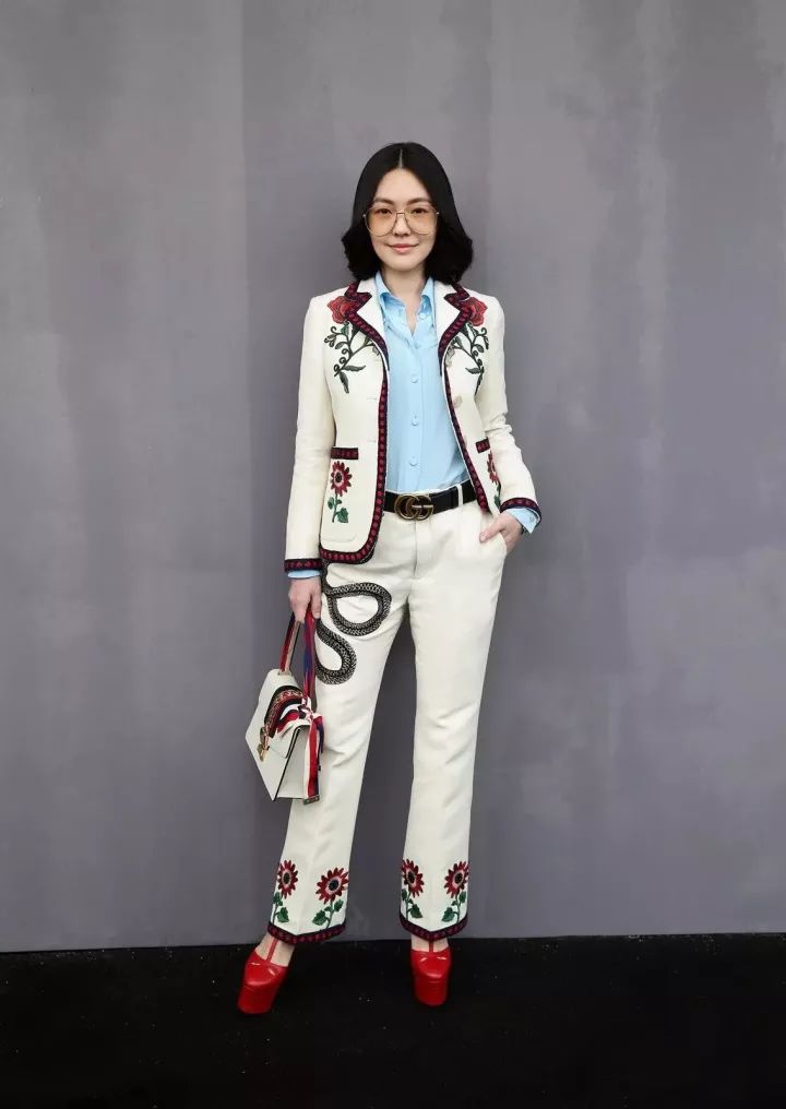 李宇春,娜扎等女星亲身示范gucci sylvie系列手袋