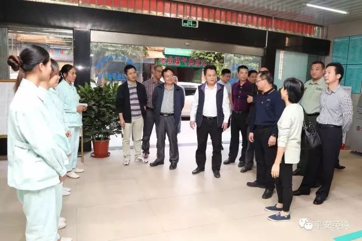 副市长,公安局长, 禁毒办主任 贝冰在清远市公安消防支队支队长张晓伟