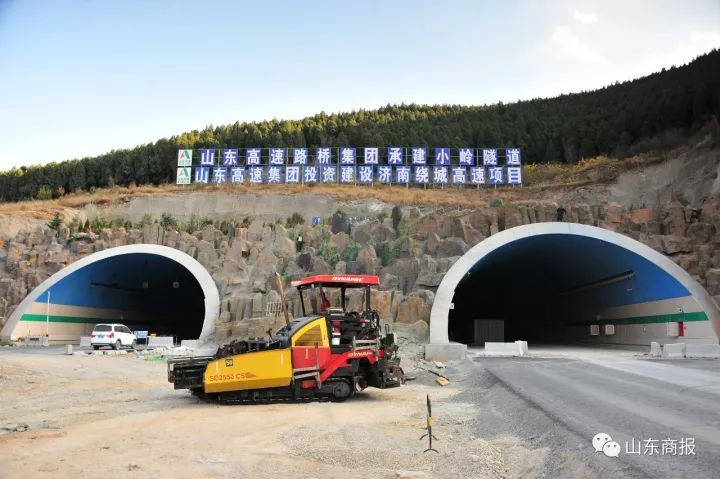 枢纽工程,扳倒井互通立交分别连接老虎山隧道浆水泉隧道和小岭隧道