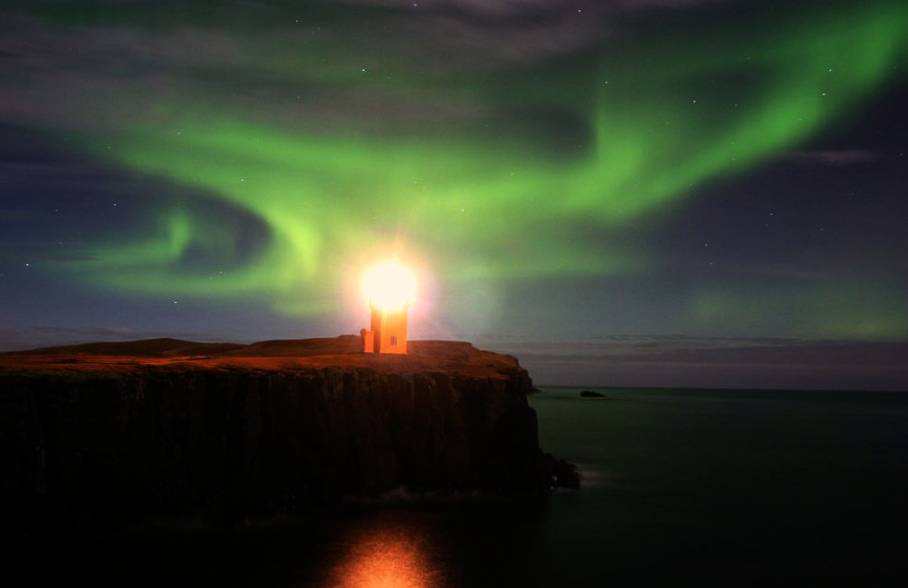 挑选一个距离你最近的地方,立刻踏上寻极光之路吧～ 你还可以去冰岛
