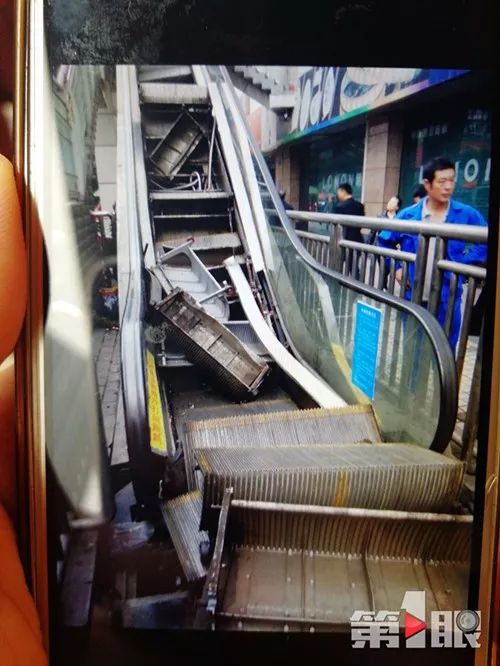 【现场】今晨江北一自动扶梯"发狂" 3位市民惊险躲过