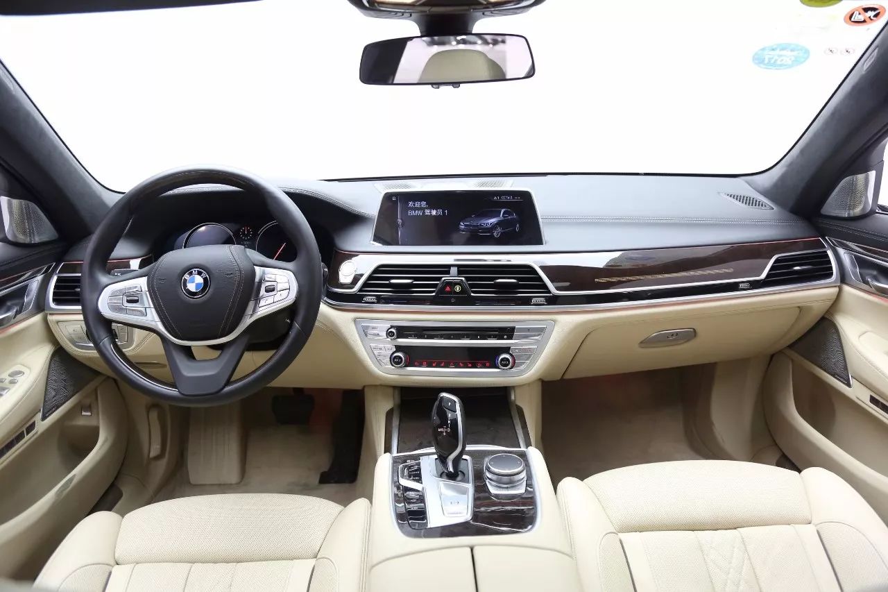 bmw 740li 领先增配 开士米银/摩卡色内饰