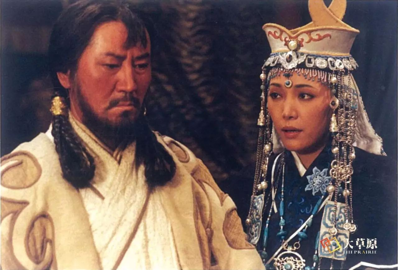 《忽必烈》时,成吉思汗的扮演者巴森扎布,对于剧组中的年轻演员们同样