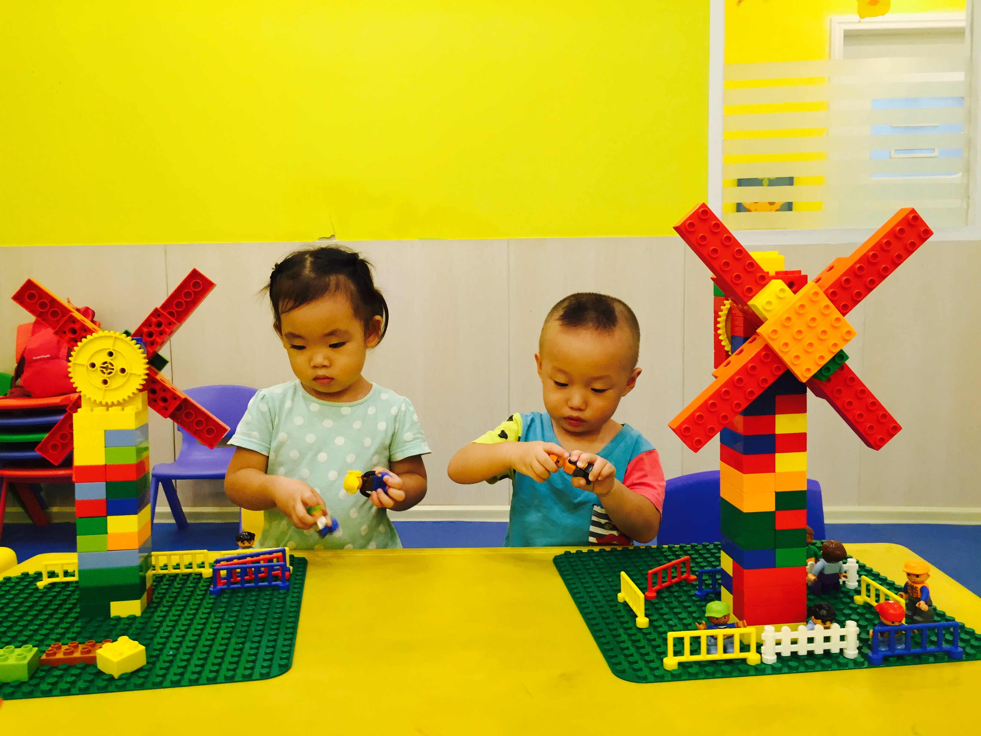 幼儿园积木墙壁 大颗粒兼容乐高积木墙面 商场儿童房玩具建构拼装-阿里巴巴