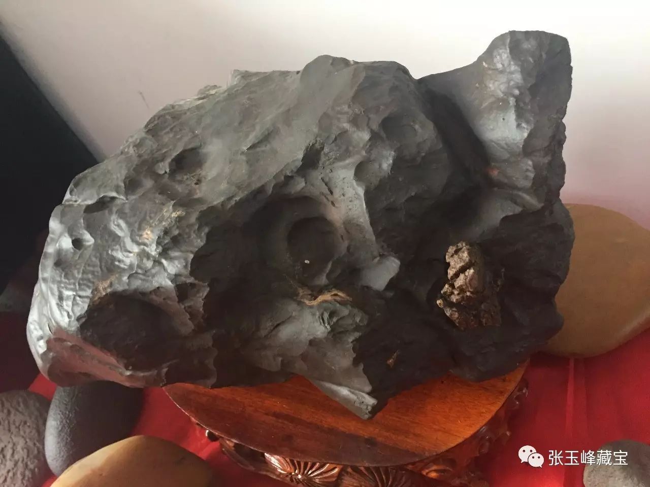 藏石头条：新疆发现一种非常珍贵的橄榄石陨石，特征明确，收藏潜力巨大！_美人