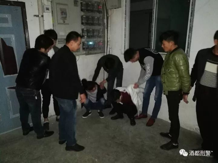 31岁,贩毒,盗窃前科人员),周某(男,27岁,两次盗窃前科人员),黄某某(男