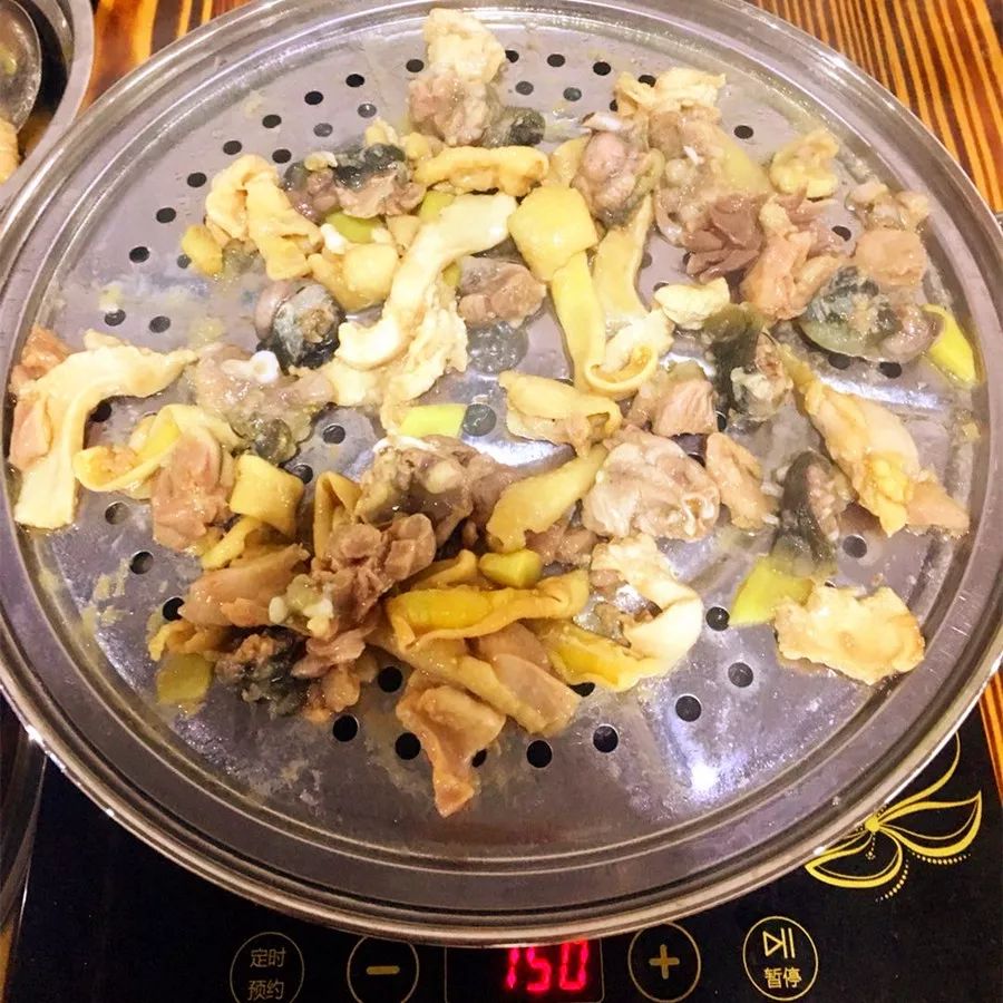 块鸡肉来试下先哇塞,好弹牙,蒸熟的鸡肉特别鲜嫩美味水鱼肉质非常嫩滑