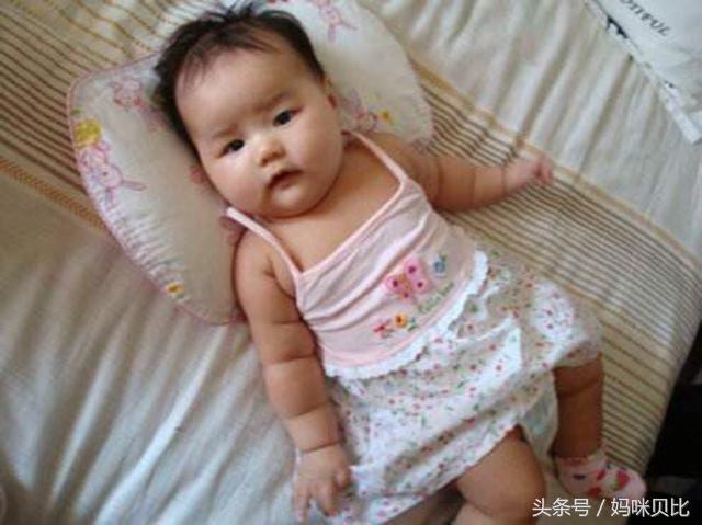 有一种胖,叫做宝宝的藕节手臂,这种婴儿肥实在是太可爱了!