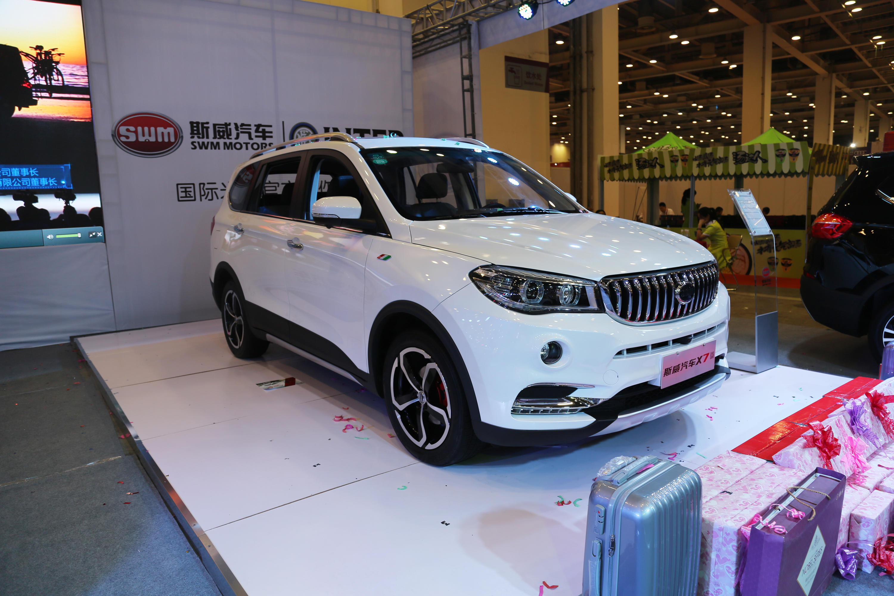 斯威x7 大七座suv,新兴品牌热销车实拍!