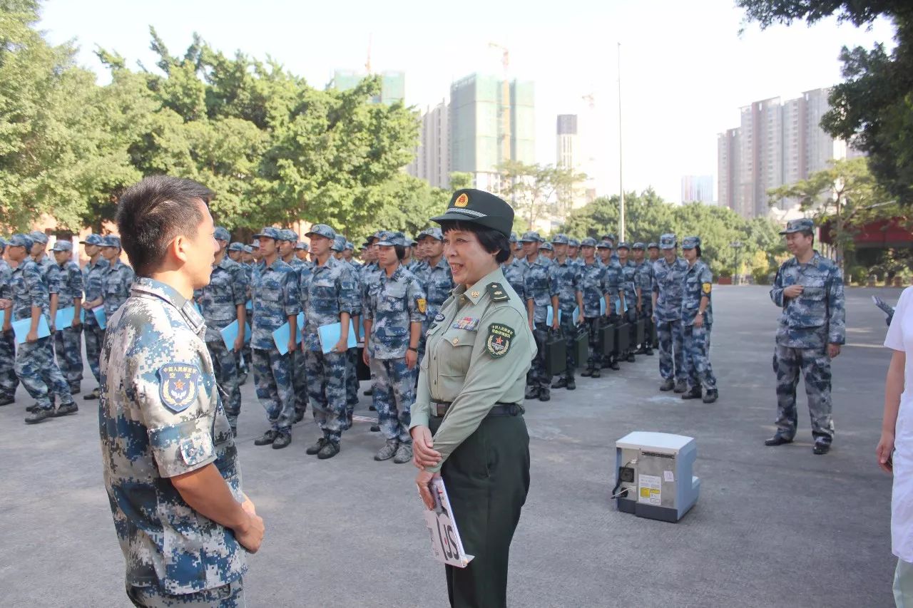 中心王瑜主任率队赴73141部队为上千名新兵进行骨密度健康讲座,有案例