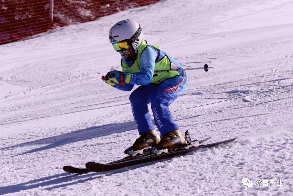 冰雪头条:京津冀青少年夏季滑雪赛万龙收官 l "sport