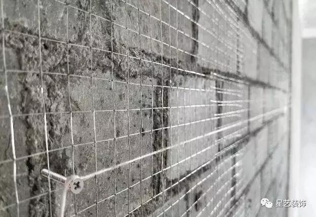 装修中墙面为什么要挂金属网?