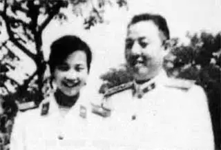 伯钧上将和夫人陈琳李天佑上将和夫人杜启远少校刘亚楼空军上将和夫人