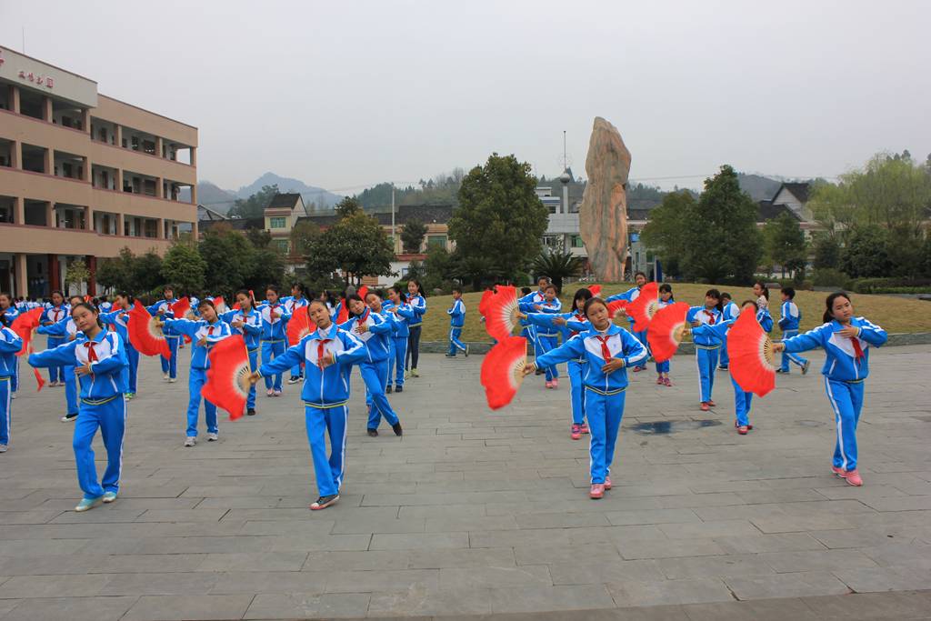 平凯中学学生感恩操莲花小学竹竿舞特殊教育学校美术课堂时代的足音扣