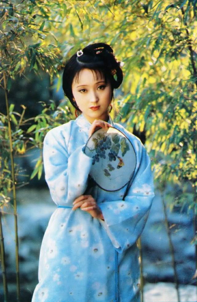 用三生扇打动马云 为赵丽颖加冕,她创造的中国美以3D的方式跃然绢上火爆ins,惊艳世界,全凭传承的匠心 