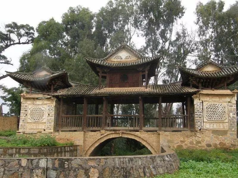 州治所,始建于明弘治七年(1494年)曾被称为"大罗城",现为宾川县州城镇