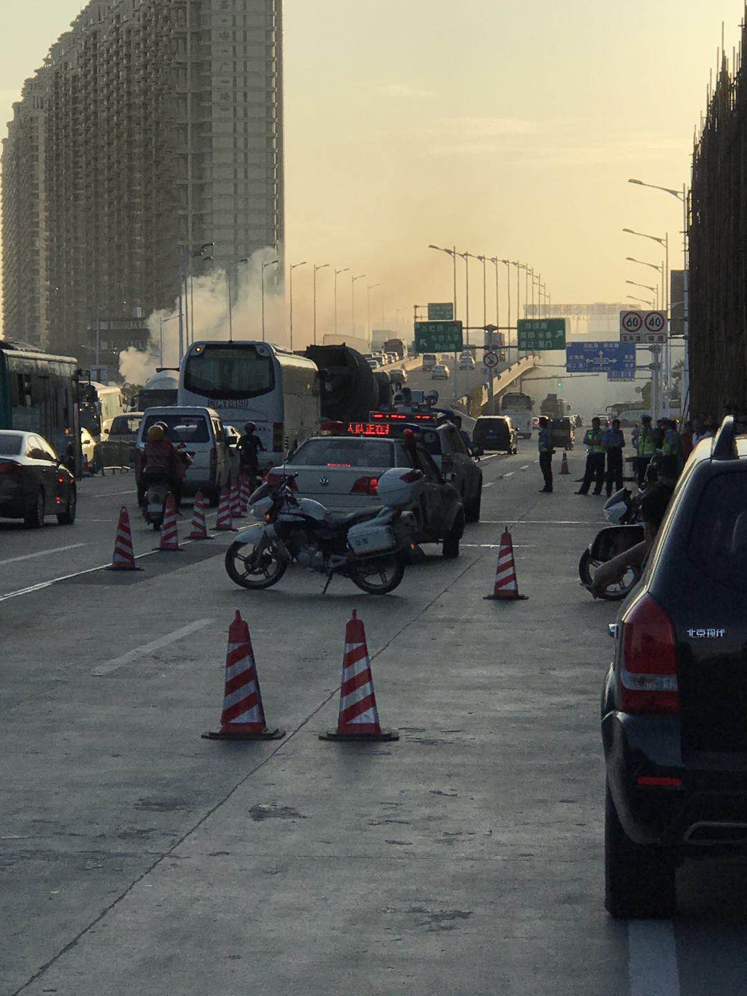 泉州发生惨烈车祸!男子骑电动车撞上土方车,不幸遭