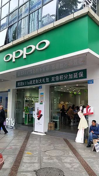 南充人民中路100号oppo手机专卖店遭遇毛贼洗劫