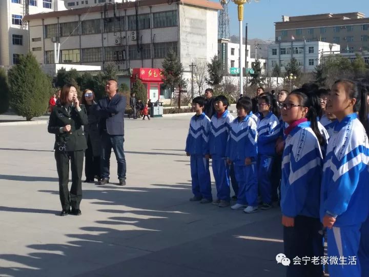 会宁五中高一级全体师生参观会师园