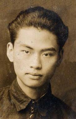 陈以文烈士1947年春,根据党组织的指示,复旦大学毕业,在重庆负责中国