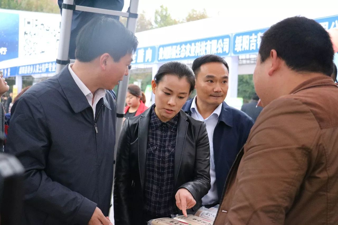 随着县委常委,宣传部长李梅宣布绥阳县第三届电商节正式启动,现场