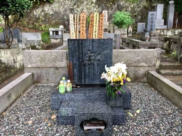 洁尘 雨中赶往圆觉寺