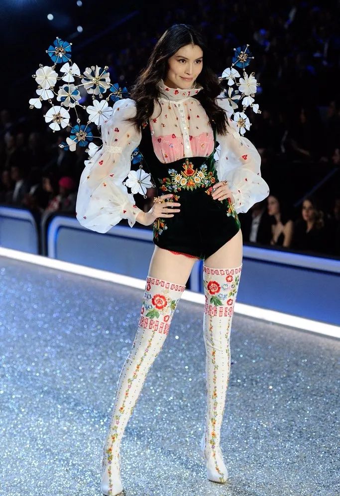 有着"仙姑"美称的何穗是第二位维密上出现的中国模特,2011年首次登上