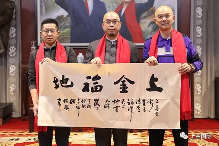 林华先生(左一,傅瑞兴先生(右一)与黄水财董事长拍摄于11月6日