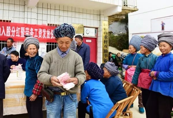 松桃人口多少人_昨晚被刷屏了 几千人涌入松桃这个地方,场面火爆又震撼(3)