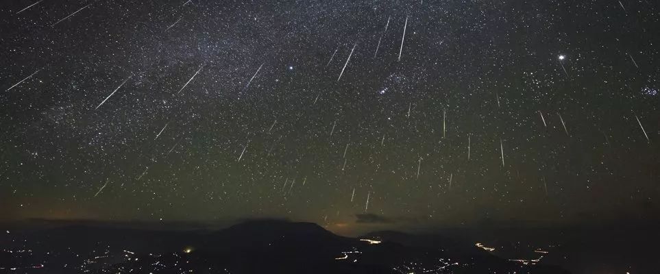 值得期待迪拜上空将上演四大天象狮子座流星雨