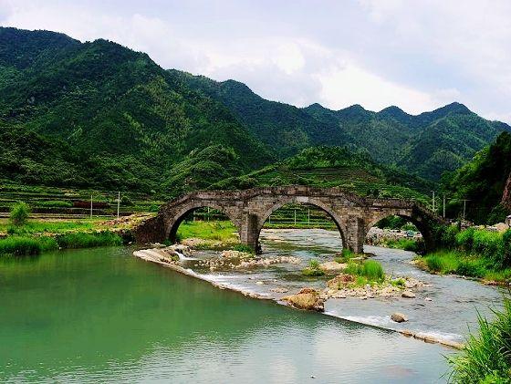 交通:杭州北杭州绕城—临安—昌化—龙岗—大峡谷镇 上虞覆卮山