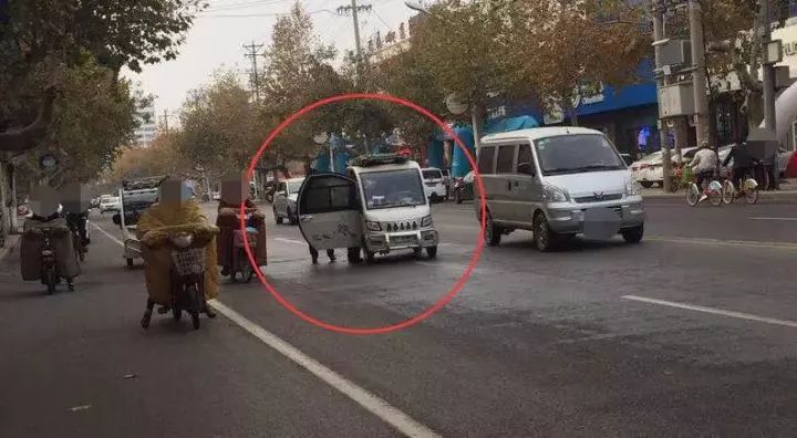 就在昨晚,平邑武台发生重大车祸,消防,交警,医院全部出动营救.