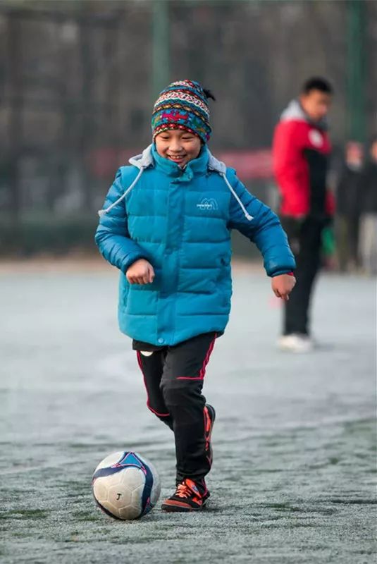 冬季足球训练怎么穿搭_冬季足球训练服怎么穿