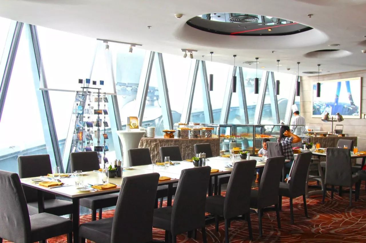 位于广州塔106层的璇玑地中海, 自助餐厅就不得不提了!