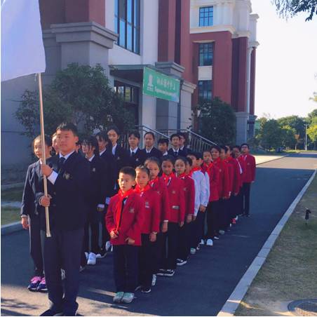 秋枫送温暖稚语传真情记义乌枫叶国际学校初小学塔下洲养老院感恩之行