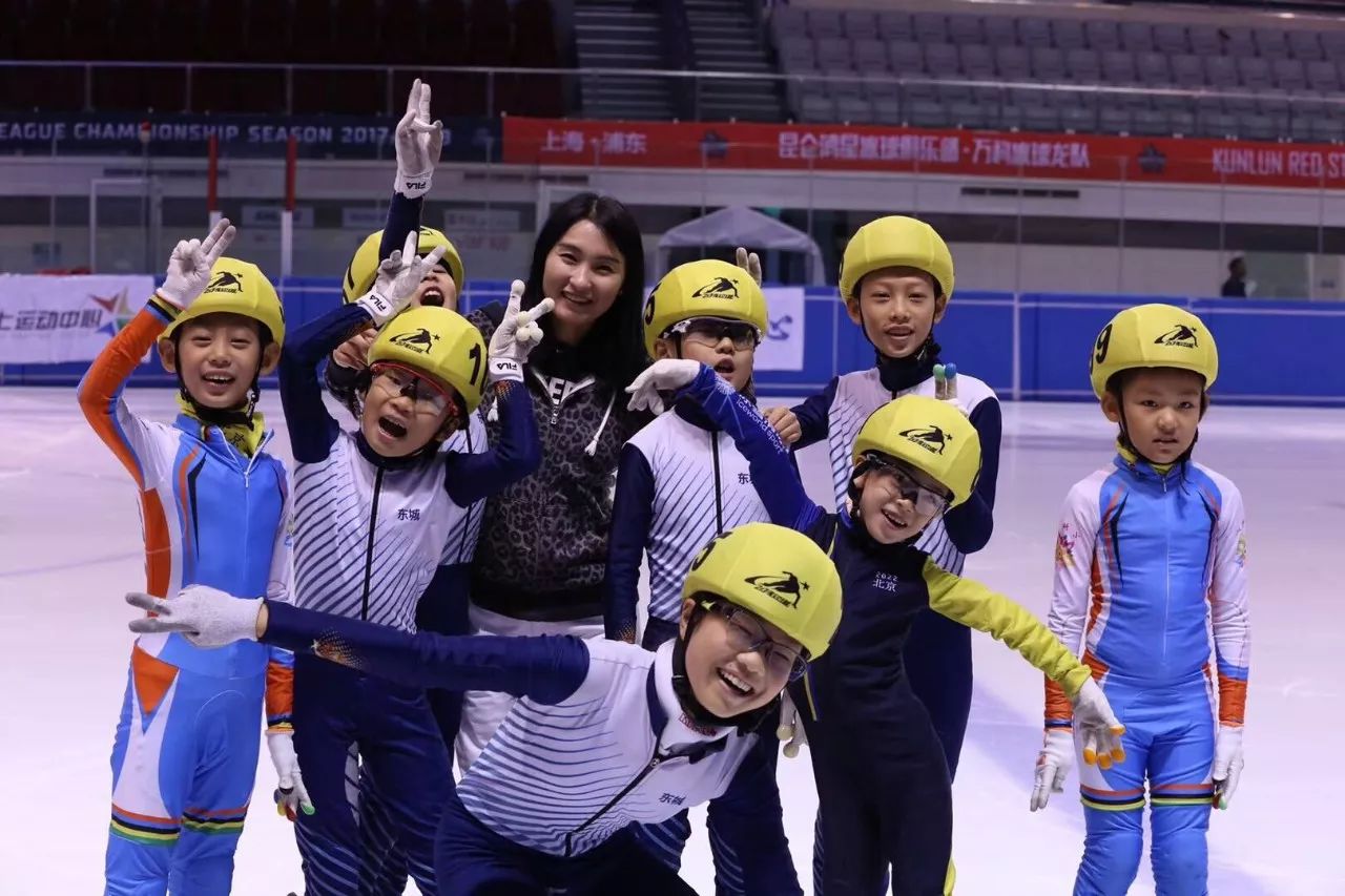 上海国际青少年短道速滑公开赛华星短道速滑队满载归来