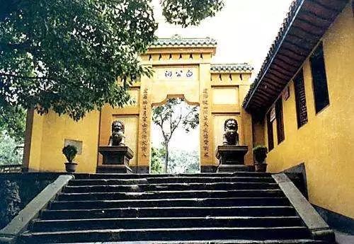 苗族等少数民族 为纪念唐代伟大诗人白居易 而修建的祠堂—— 白公祠